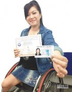 台湾无腿轮舞天后克服恐惧潜水 海中获自由